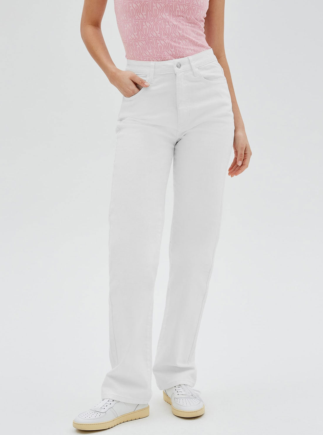 Guess Originals High-Rise Straight Leg Mom Denim Jeans In Ecru Wash Guess Originals High-Rise Straight Leg Mom Denim Jeans In Ecru Wash